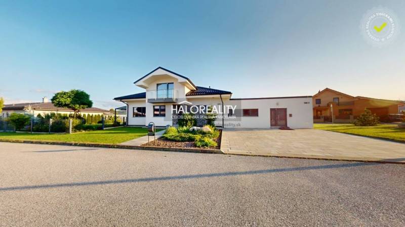 Predaj, rodinný dom Batizovce, + polyfunkčný objekt,... - Rodinný dom v Batizovciach so záhradou a priestrannou príjazdovou cestou.