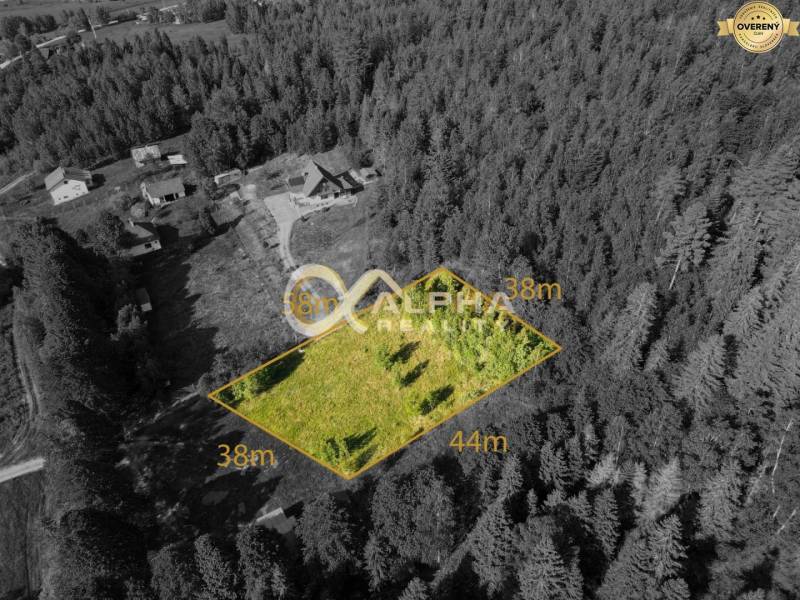 EXKLUZÍVNE stavebný pozemok, Nálepkovo časť Tretí Hámor, okres Gelnica - Letecký pohľad na pozemok na bývanie obklopený lesmi v mestskej časti Tretí Hámor, Nálepkovo.