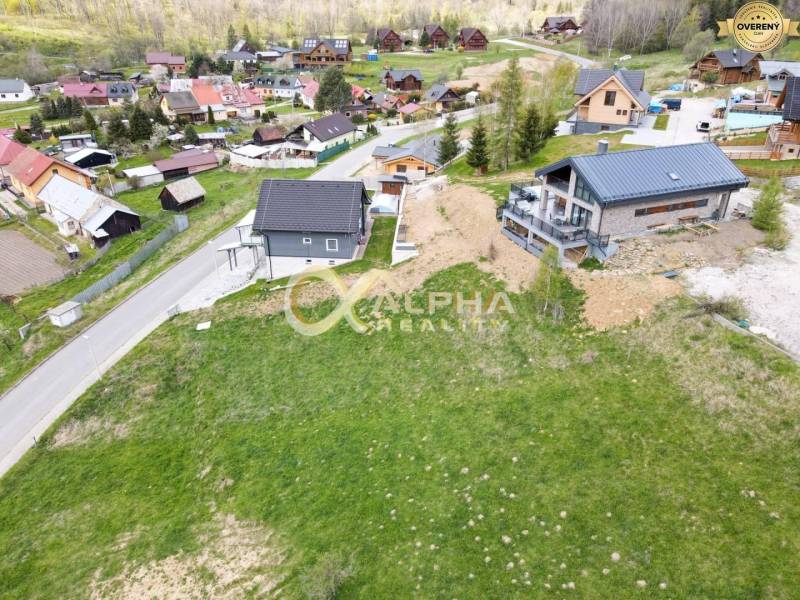 Stavebný pozemok lokalita Slnečná úboč, Levočská Dolina, okres Levoča - Levoča: pozemky na bývanie s okolitými domami v tichej lokalite.