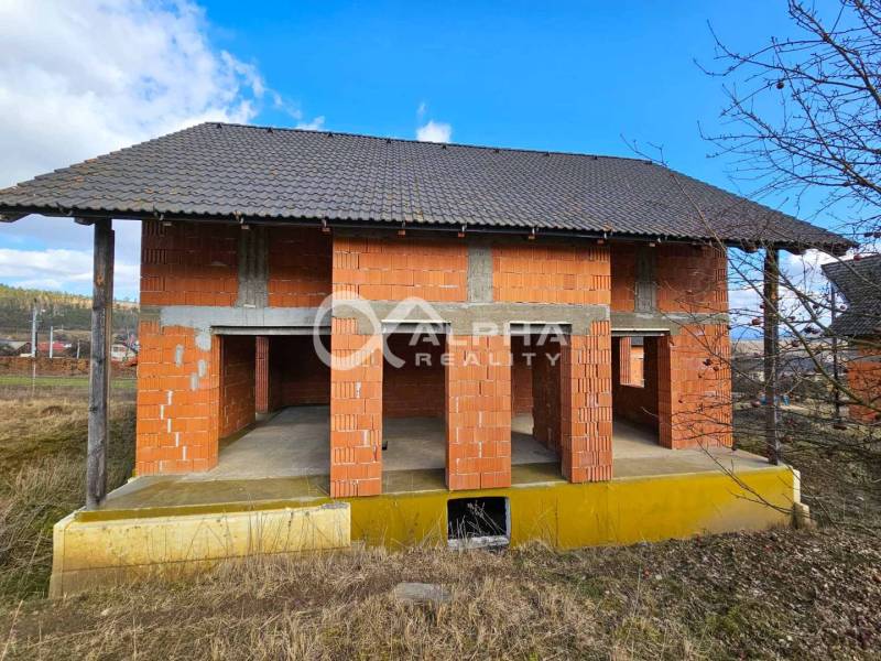 Rodinný dom, obec Spišský Hrhov, okres Levoča - Nedokončený rodinný dom na Grófskej ulici v Spišskom Hrhove, postavený z tehál.