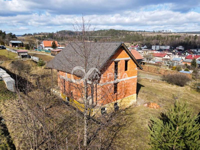 Rodinný dom, obec Spišský Hrhov, okres Levoča - Rodinný dom na Grófskej ulici v Spišskom Hrhove, obklopený prírodou a susednou zástavbou.