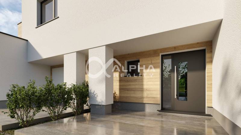 Exkluzívne na predaj, rodinný dom, obec Harichovce, okres Spišská Nová - Vstup do rodinného domu v Harichovciach s prvkami dreveného obkladu a zeleňou.