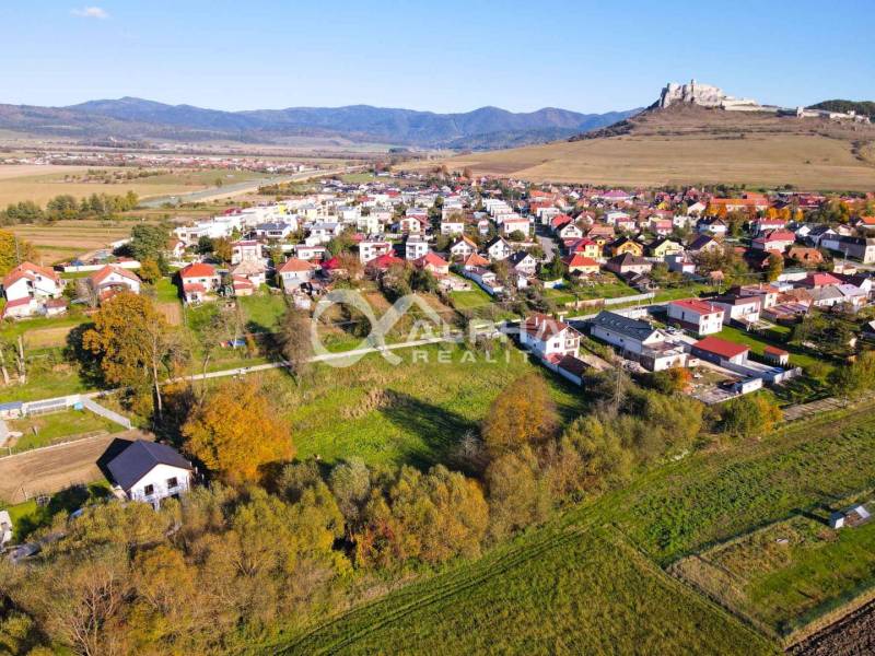 EXKLUZÍVNE stavebné pozemky, Spišské Podhradie - Letecký pohľad na pozemky pre bývanie v Spišskom Podhradí s výhľadom na hrad.