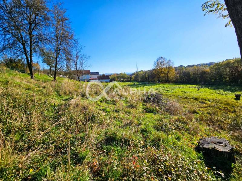 EXKLUZÍVNE stavebné pozemky, Spišské Podhradie - Krásny pozemok na bývanie medzi prírodou v Spišskom Podhradí, ideálne pre stavebný projekt.