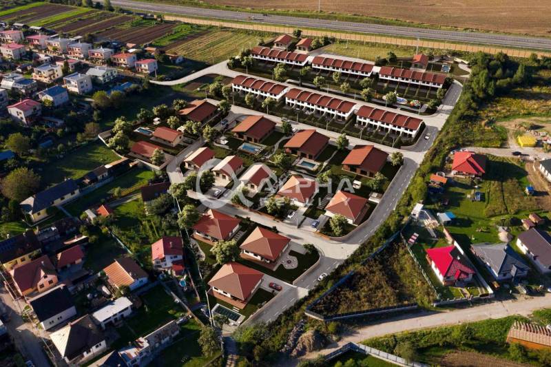 Exkluzívne novostavba rodinný dom - dvojdom, Spišské Podhradie - Letecký pohľad na usporiadanie viacerých rodinných domov v Spišskom Podhradí s pozemkami.