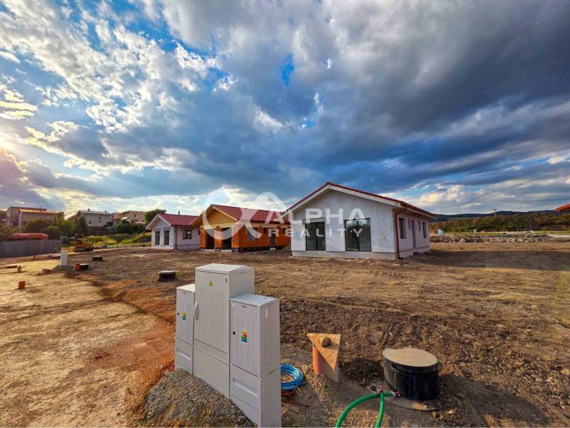 Exkluzívne novostavba rodinný dom - dvojdom, Spišské Podhradie - Výstavba rodinného domu v Spišskom Podhradí za oblačného podvečera.