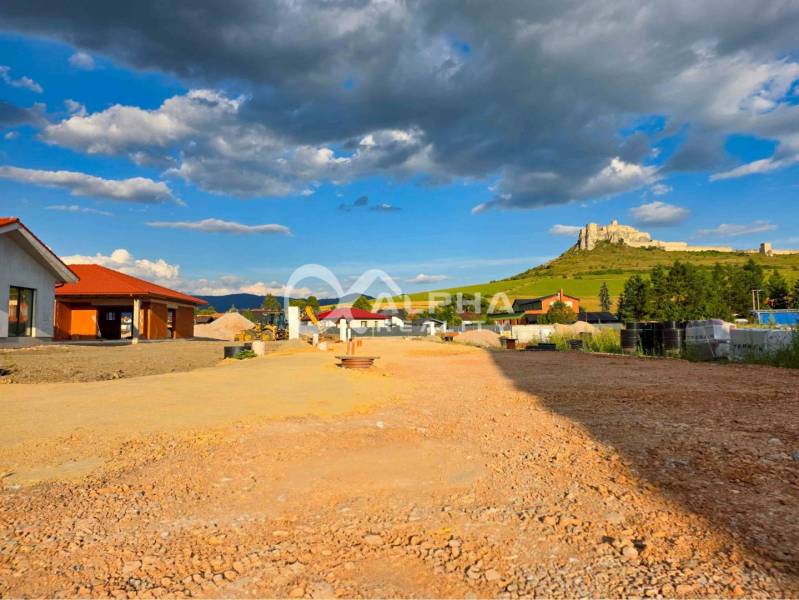 Exkluzívne novostavba rodinný dom - dvojdom, Spišské Podhradie - Stavebné práce na rodinnom dome v Spišskom Podhradí s výhľadom na hrad.