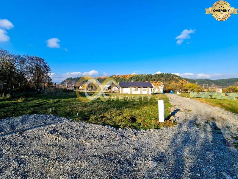 EXKLUZÍVNE Stavebné pozemky, Markušovce, okr. Spišská Nová Ves - Pozemky - bývanie v Markušovciach s výhľadom na okolitú prírodu a rozostavané domy.