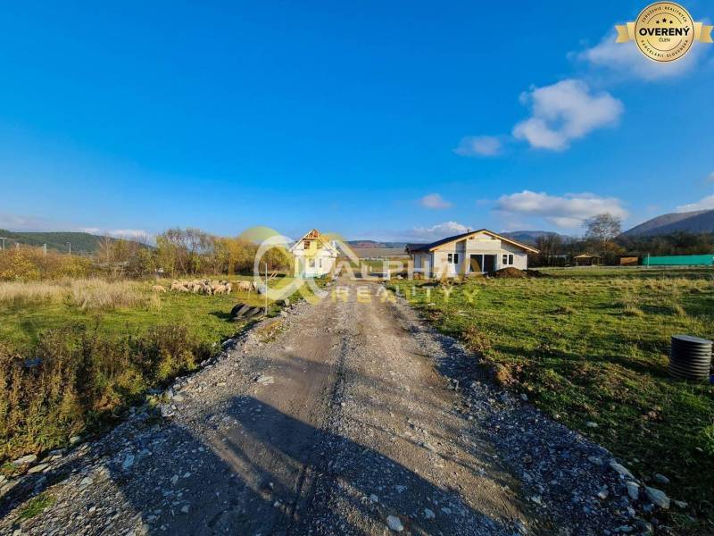 EXKLUZÍVNE Stavebné pozemky, Markušovce, okr. Spišská Nová Ves - Stavebné pozemky na bývanie v Markušovciach s vidieckou zástavbou a lúkami.