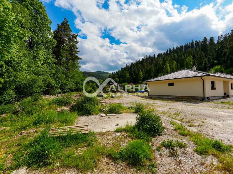 EXKLUZÍVNE Stavebný pozemok, 916m2, Novoveská Huta - Rodinný dom s trávnatým okolím a lesmi v Spišskej Novej Vsi, Pozemky - bývanie.