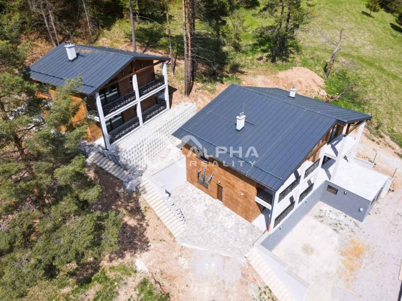 2i alebo 3i byt, Poráč, okres Spišská Nová Ves - Rekreačné apartmány v Poráči uprostred lesného prostredia, s prístupovými schodmi a terasou.