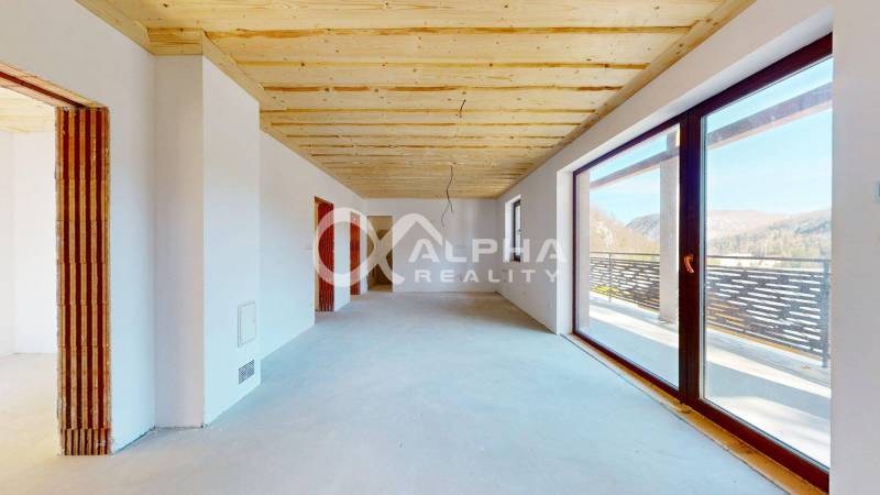 2i alebo 3i byt, Poráč, okres Spišská Nová Ves - Interiér Rekreačného apartmánu s podlahou s dreveným dekorom a veľkými oknami.