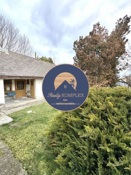 VÝRAZNÁ ZĽAVA !!! MIMORIADNÁ PONUKA!!! Vám pon - Rodinný dom v Rúbani obklopený ihličnatými stromami a zeleňou.