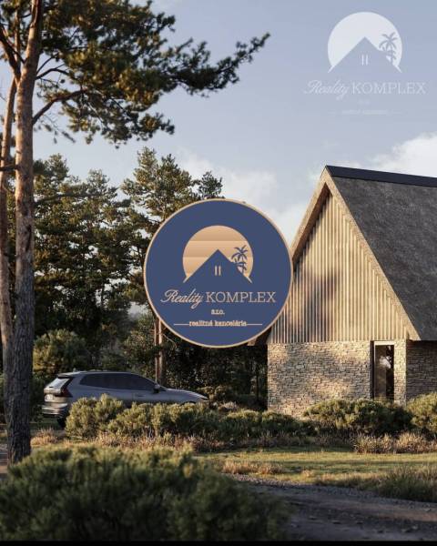 Vám ponúka predaj stavebný pozemok v Dunajskej - Drevený dom obklopený zeleňou, ideálny pre Pozemky - bývanie v Dunajskej Lužnej.