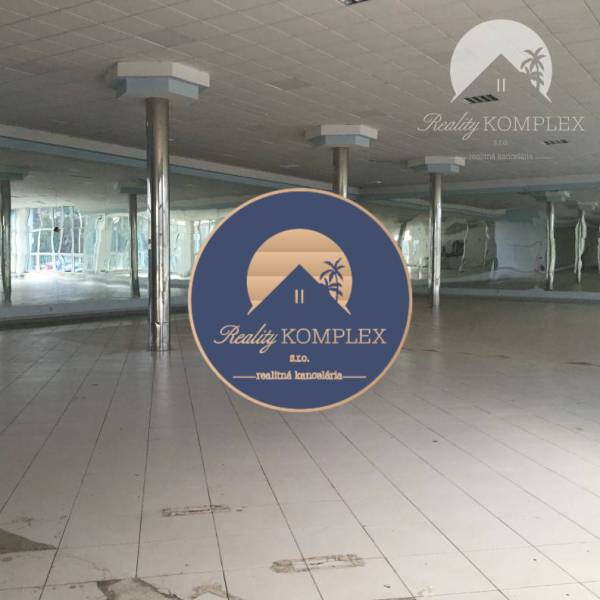 Vám ponúka do PRENÁJMU priestranné a slnečné ob - Priestranné obchodné priestory s lesklými stĺpmi a zrkadlami.