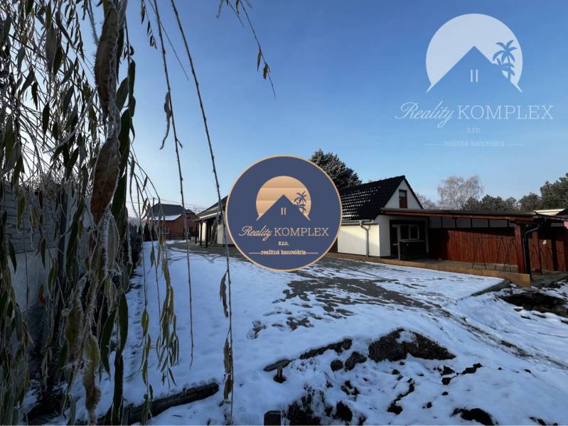 Vám ponúka na PREDAJ kompletne zrekonštruovaný  - Zasnežený dvor v rodinnom dome na ulici Dolný Bar v meste Dolný Bar.