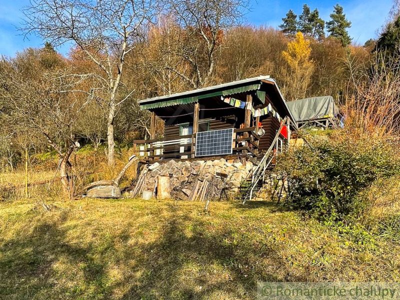 Slnečná záhrada s chatkou a karavanom – Bartošova Lehôtka, Kremnica
