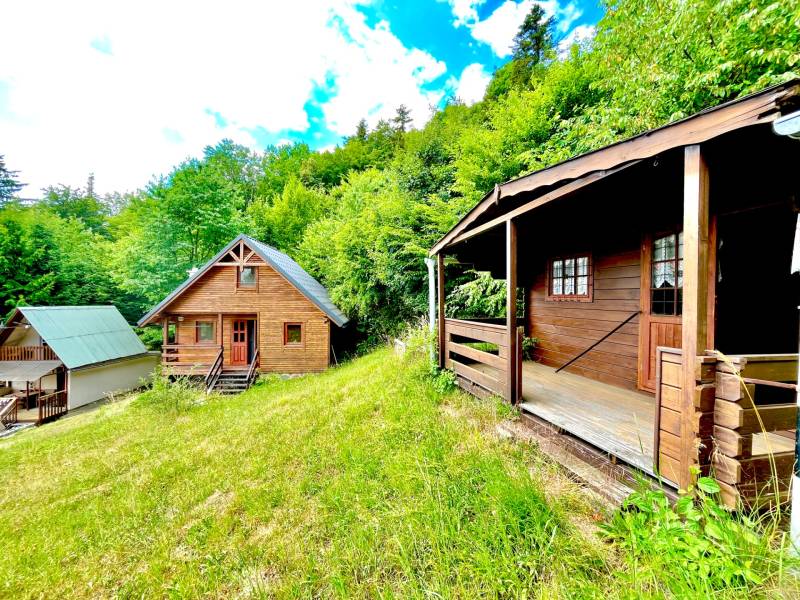 Rekreačná chata – Banská Štiavnica, časť Štefultov - Drevené chatky obklopené prírodou v Rodinnom dome v Štefultove na lúke.