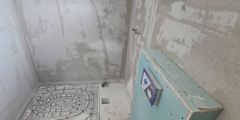 4 izbový BUNGALOV novostavba (VYSTAVBA) Piešťany, kvalitné prevedenie - Inštalácia podlahového kúrenia v kúpeľni rodinného domu.