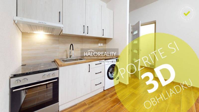 Predaj, jednoizbový byt Lučenec - EXKLUZÍVNE HALO RE... - Kuchynský kút v 1-izbovom byte s linkou a podlahou s dreveným dekorom.