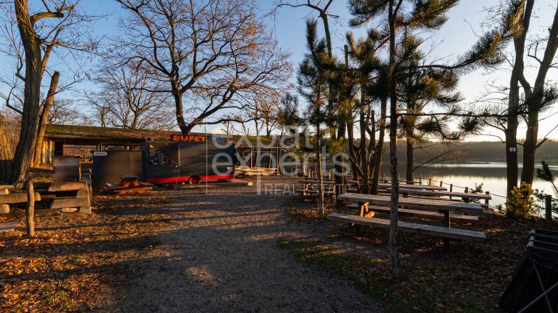 Stavebný pozemok na RD /dvojdom, pri lese za traťou, 1170m2, všetky IS - Bufet pri jazere na Borovicovej ulici v Lozorne, Pozemky - bývanie.