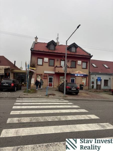 Podkrovná kancelária – ŠAFÁRIKOVA UL., SENEC - Dvojposchodová budova s kanceláriami a obchodnými priestormi v meste Senec.