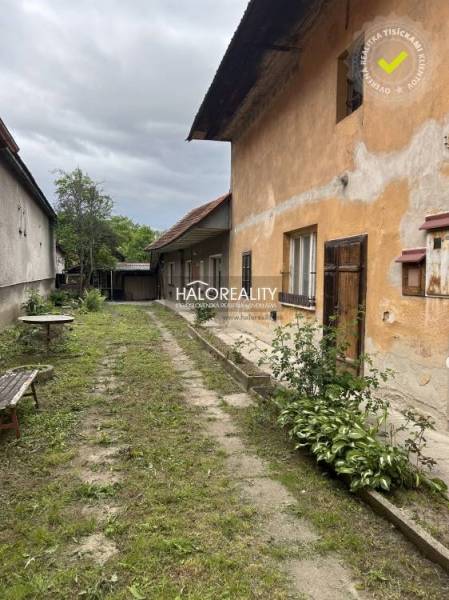 Predaj, rodinný dom Nedožery - Brezany, Nedožery, 2 ... - Rodinný dom v Nedožeroch - Brezanoch s trávnatým dvorom a prívetivou atmosférou.