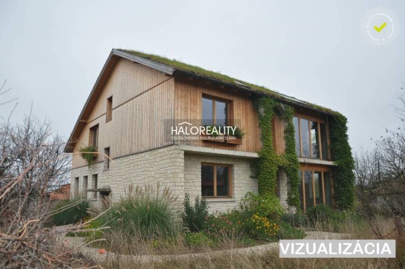 Predaj, rodinný dom Dolný Pial - VO VÝSTAVBE - Rodinný dom v Dolnom Piali s kamennými stenami a dreveným obložením, obklopený zeleňou.