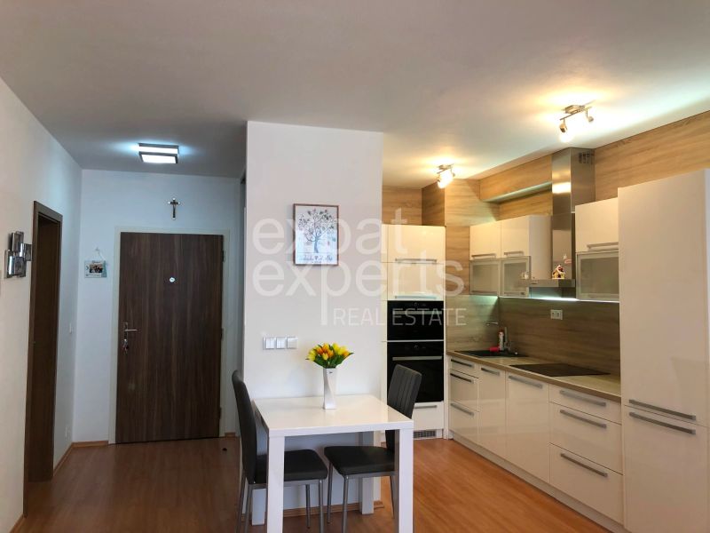 Príjemný 2i byt 51m2, s lodžiou, klímou a parkovaním, SOLAR