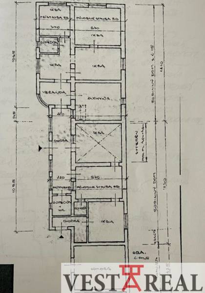 Na predaj 5 izbový rodinný dom Vinohrady nad Váhom - Pôdorys rodinného domu vo Vinohradoch nad Váhom s rozložením izieb a rozmermi.