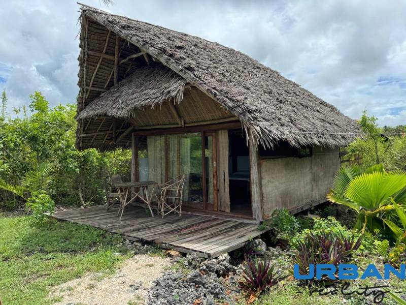 3,2-hektárový pozemok na útese, Kizimkazi, Zanzibar - Tradičná chatka s drevenou terasou uprostred zelene v Kizimkazi, Pozemky - komerčné.