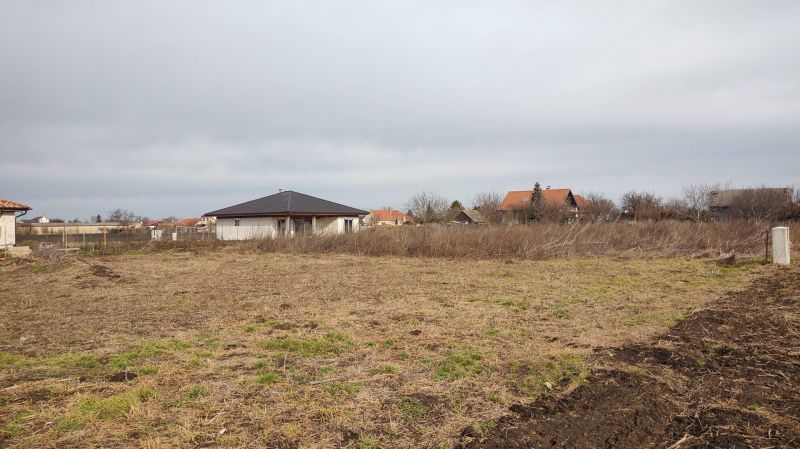 Ponúkame na predaj pozemok v obci Rastislavice