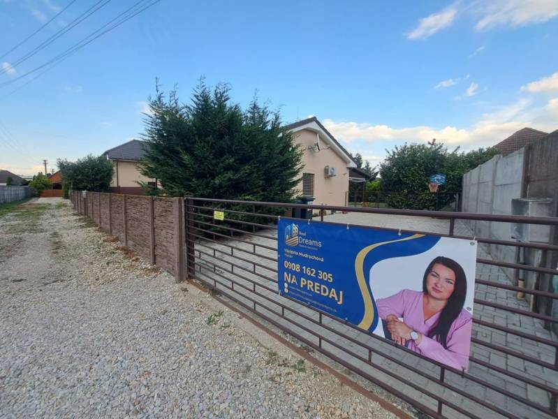 Predvianočná zľava! Na predaj krásny 4izb dom v obci Čierny Brod  - Rodinný dom v Čiernom Brode na predaj, s veľkým dvorom obohnaným plotom.