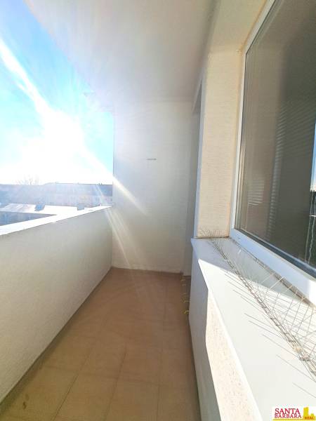 Na Predaj  4-izb. byt, Hornádska 28, Bratislava. - Balkón 4-izbového bytu na Hornadskej ulici v Bratislave - Medzi jarkami.