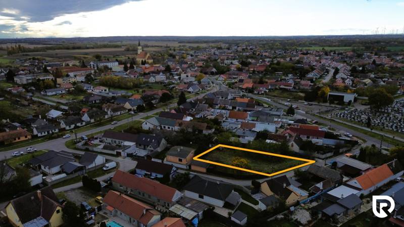 Stavebný pozemok 882 m² | Gajary - Pohľad na obec Gajary s označeným pozemkom na bývanie v pokojnej časti.