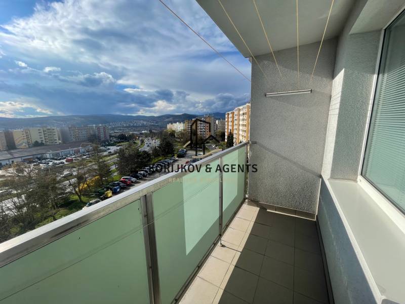 PRENÁJOM, 3 izbový byt na Fábryho ulici, Košice - Dargovských Hrdinov - Výhľad z balkóna 3-izbového bytu na Fábryho v Košiciach, mestská časť Dargovských hrdinov.