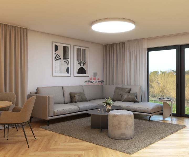 4 iz Novostavba ( 510 m2 ), tepel.čerpadlo RD Madunice - Svetlá obývačka, útulný gauč, moderné umenie, veľké okná, drevená podlaha.