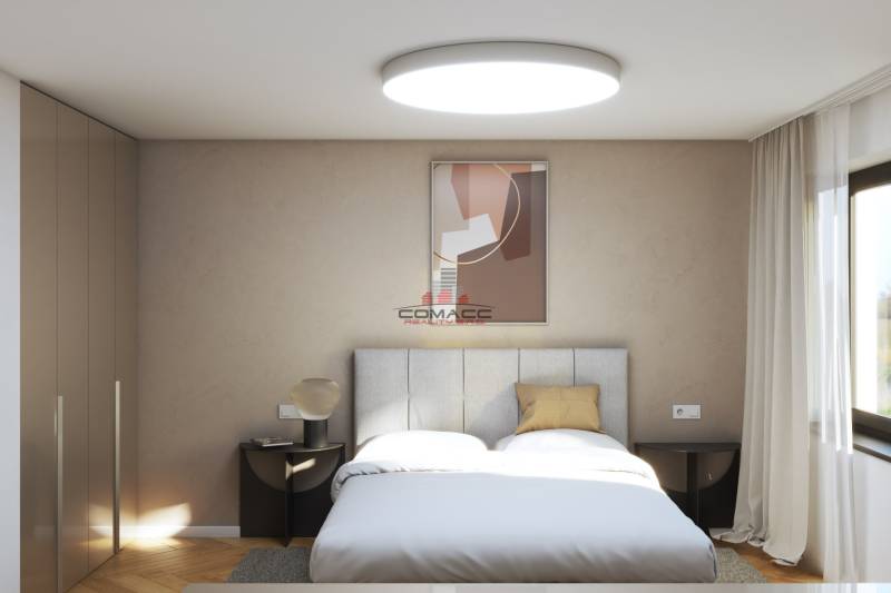 4 iz Novostavba ( 510 m2 ), tepel.čerpadlo RD Madunice - Na ulici Špačince, rodinný dom so svetlou spálňou, posteľou, oknom a obrazom.