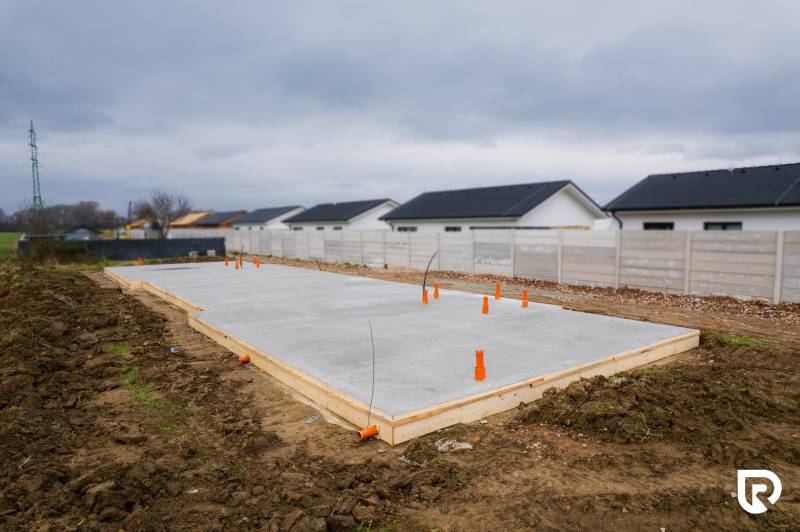 Moderná novostavba 4-izbového domu – Sokolovce  - Základy pre rodinný dom v Sokolovciach, pripravené pre ďalšiu výstavbu.