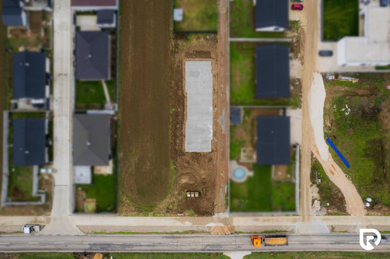 Moderná novostavba 4-izbového domu – Sokolovce  - Stavenisko rodinného domu v Sokolovciach je pripravené na ďalšiu fázu výstavby.