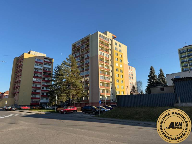 3 izbový byt 83 m² 2x balkón  Žiar nad Hronom centrum na predaj  - Bytový dom na ulici A. Dubčeka v Žiari nad Hronom, 3-izbový byt v ponuke.