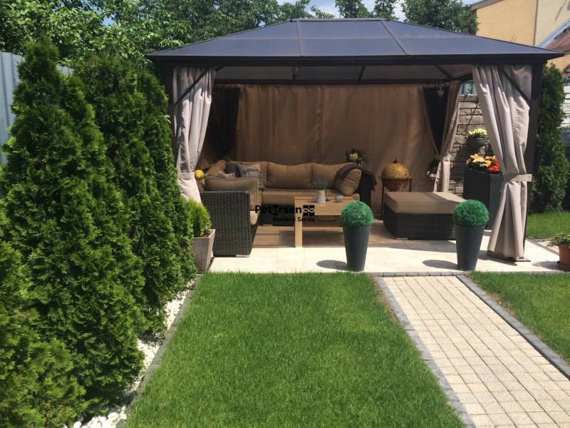 KRÁSNY DVOJPODLAŽNÝ RODINNÝ DOM NA PRENÁJOM - Altánok v záhrade rodinného domu na Rampovej ulici v Košiciach, časť Sever.