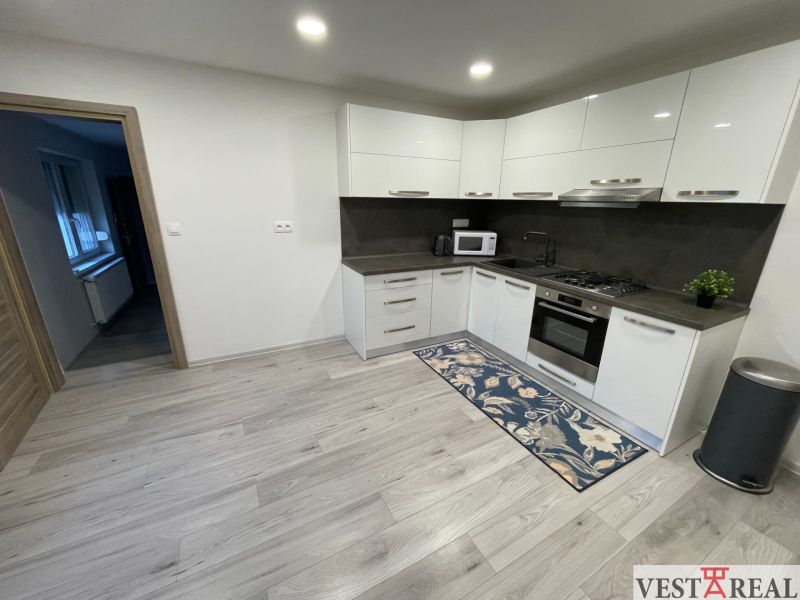 Na predaj zrekonštruovaný Rodinný dom 4+1 pozemok 1315m2- Vozokany