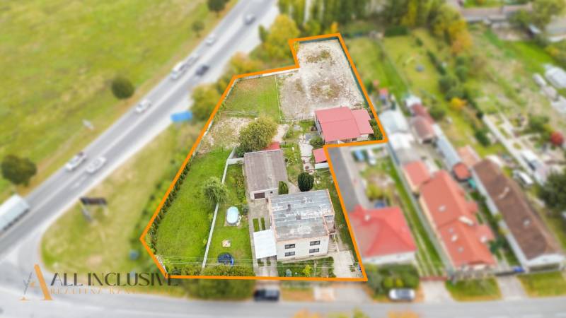 NA PREDAJ 6-IZBOVÝ RD S VEĽKÝM POZOMKOM, DOLNÝ ŠTÁL - Rodinný dom v Dolnom Štáli s veľkým pozemkom pri hlavnej ceste.