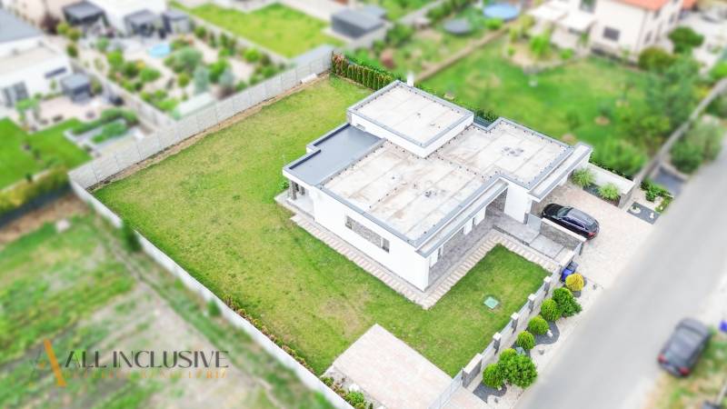 NA PREDAJ NADŠTANDARDNÁ 4-IZB. NOVOSTAVBA, DUN. KLÁTOV - Rodinný dom v Dunajskom Klátove s priestranným zeleným pozemkom a upraveným dvorom.