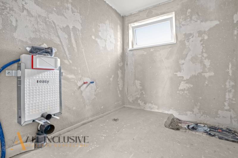 NA PREDAJ 4-IZBOVÁ NOVOSTAVBA, POVODA - Stavba kúpeľne v Rodinnom dome s prípravou na inštaláciu sanity.