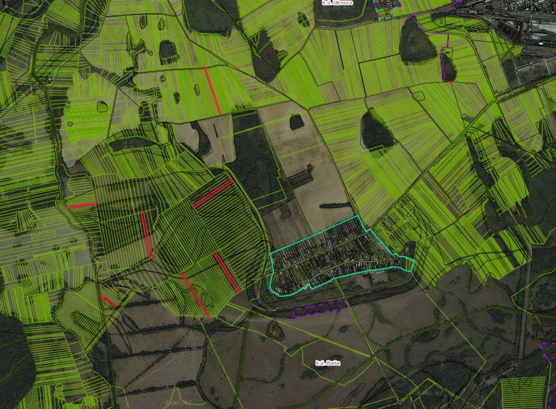 Beša – 4.571 m2 POĽNOHOSPODÁRKA PÔDA a LESY - Letecký pohľad na poľnohospodárske a lesné pozemky v okolí Beše so zvýraznenými parcelami.