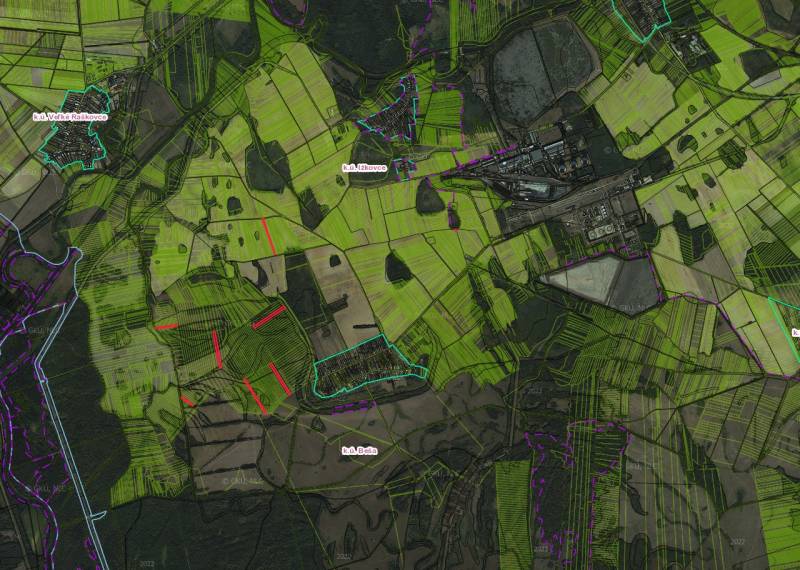 Beša – 4.571 m2 POĽNOHOSPODÁRKA PÔDA a LESY - Letecký pohľad na poľnohospodárske a lesné pozemky v oblasti Beše so zdôraznenými územiami.
