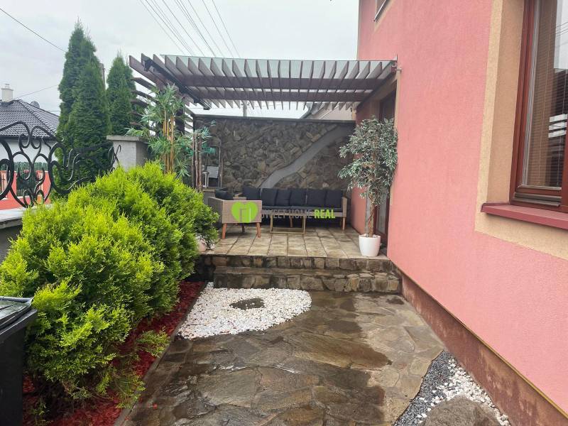 Moderný zariadený rodinný dom na prenájom 120m2 s terasou Košice Barca - Rodinný dom na Striebornej ulici v Košiciach - mestskej časti Barci s terasou.