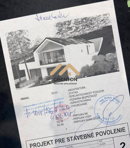 Pozemok s vydaným stavebným povolením blízko Bratislavy - Projekt na stavebné povolenie pre Pozemky - bývanie zahŕňa architektúru a bezpečnosť.